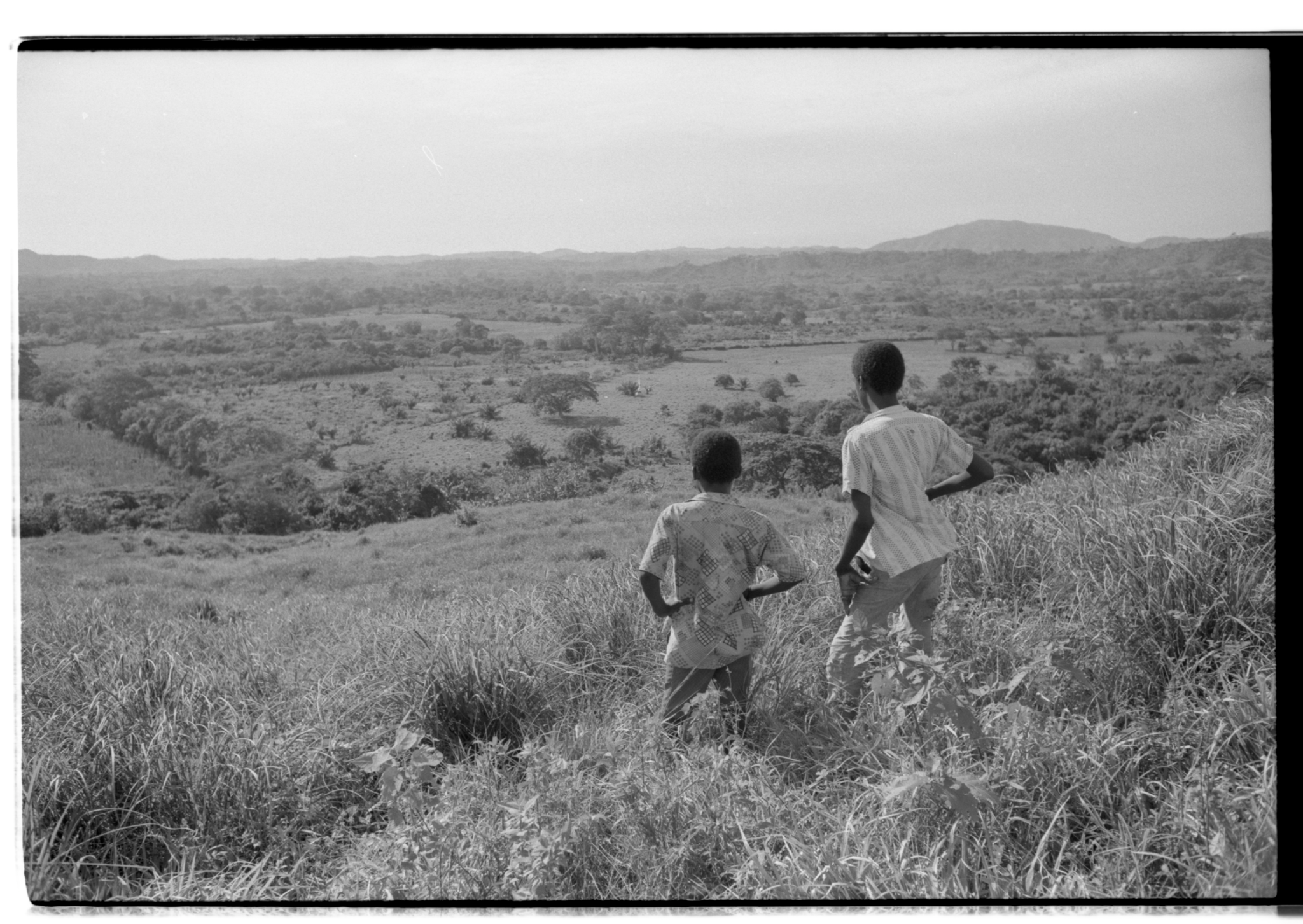 Two people staring into the landscape in black and white